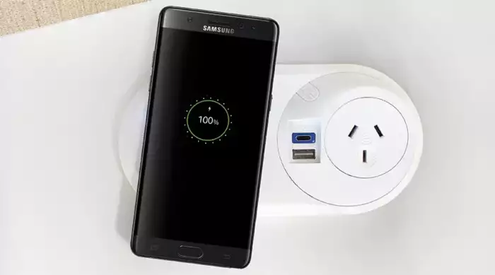 PixelARC Charger (White) in use
